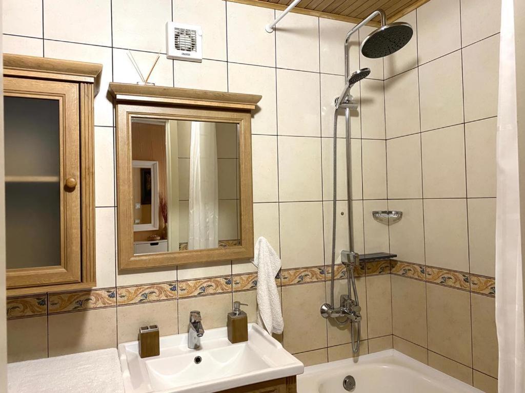Apartment Roberto 3-ju Kambariu Apartamentas Juodkranteje *